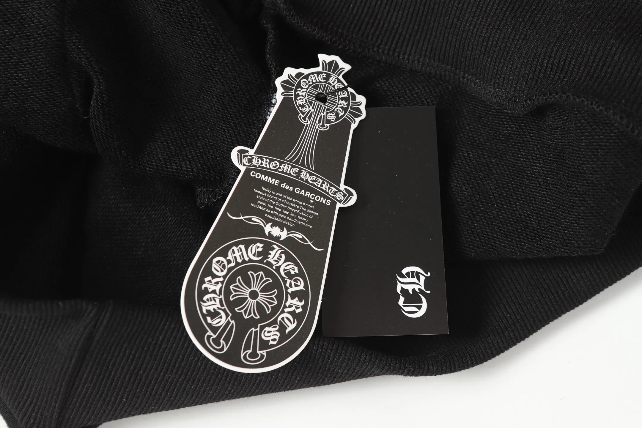 P240 3117 cross-border running quantity model. If you are pursuing quality, please do not place an order. -Chrome Hearts/Chrome Hearts Daughter Sanskrit printed hooded sweatshirt -High weight, high density and high quality. The wool is soft, delicate and skin-friendly. It feels soft and silky. It has excellent warmth and skin-friendly properties. S M L XL